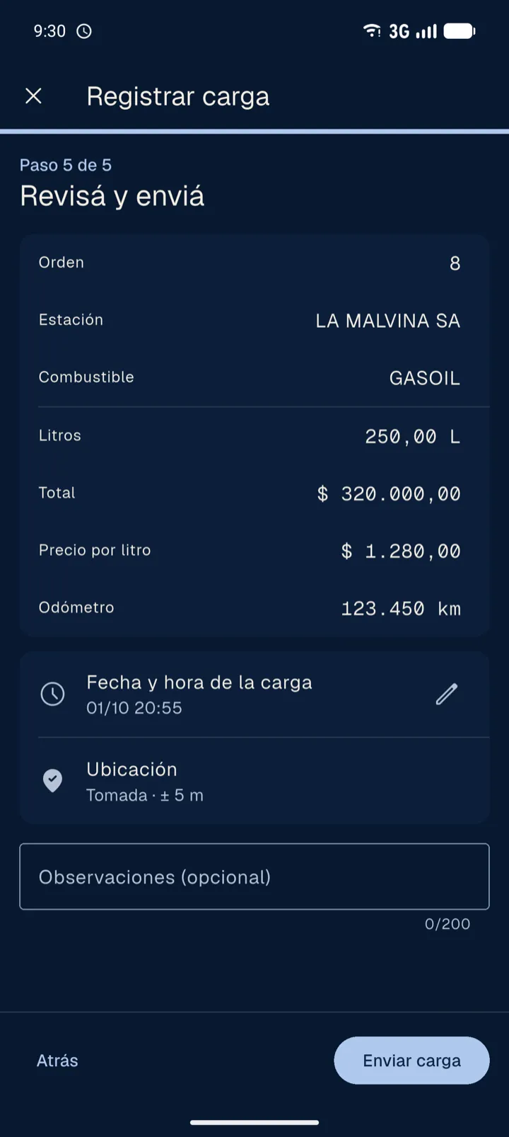 Último paso de una carga en la app: orden, estación, litros, total, precio por litro, odómetro, fecha y ubicación tomada, antes de enviarla.